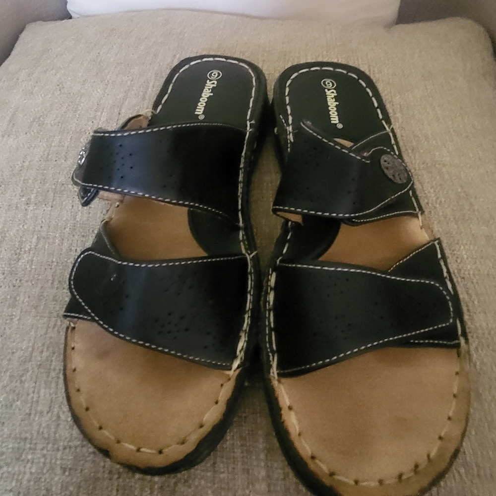 Shaboom black, so cozy, slip on sandals. Size 6